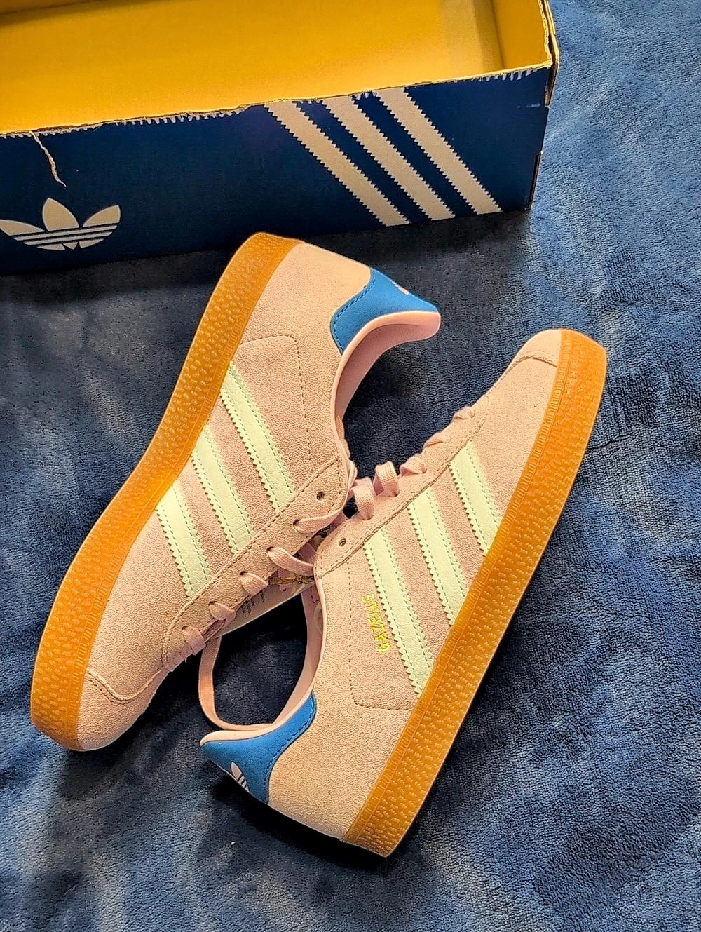 adidas Gazelle J Sneakers Pink & Blue US 6 Women